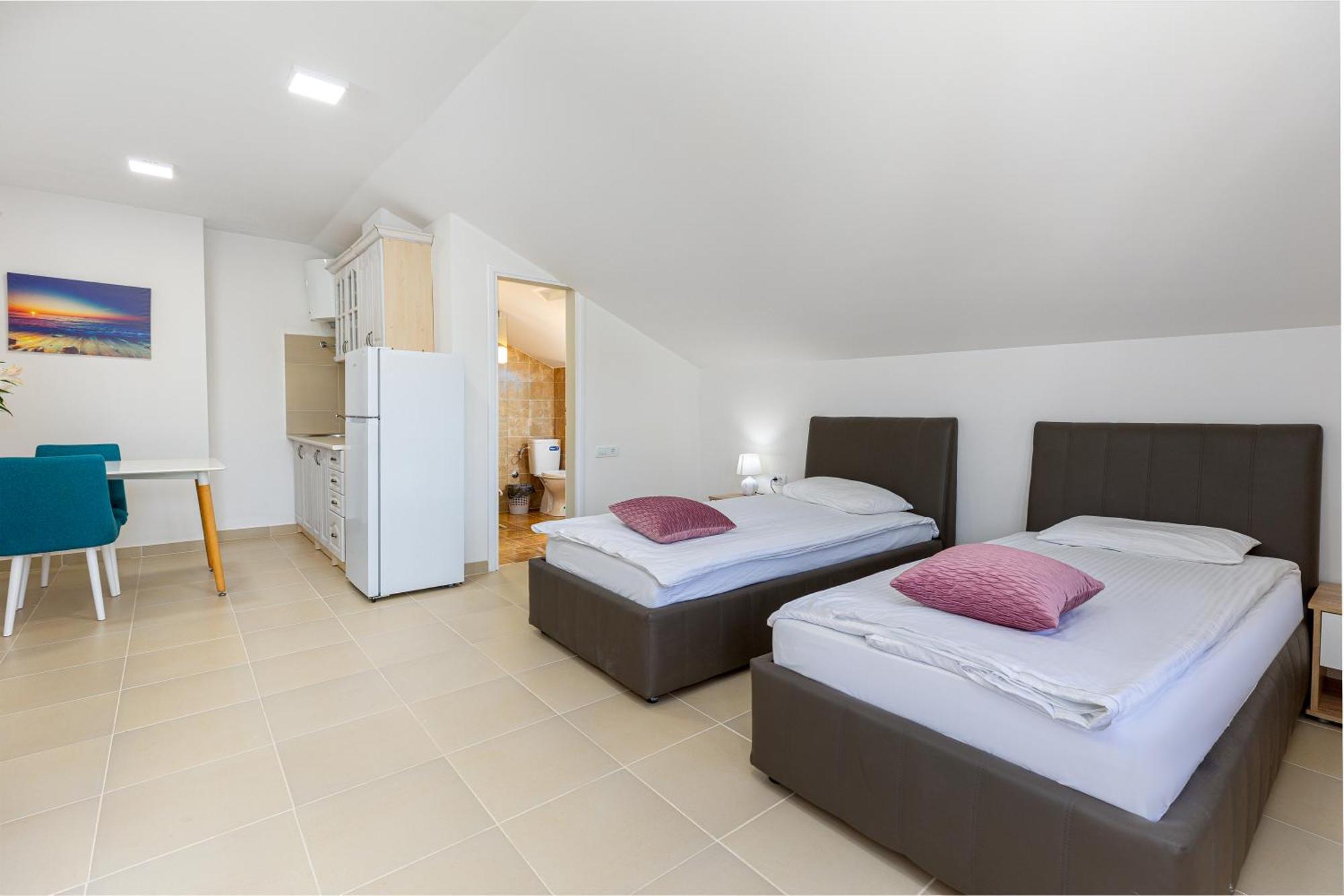 Apartments Lustica Radovici Bilik gambar