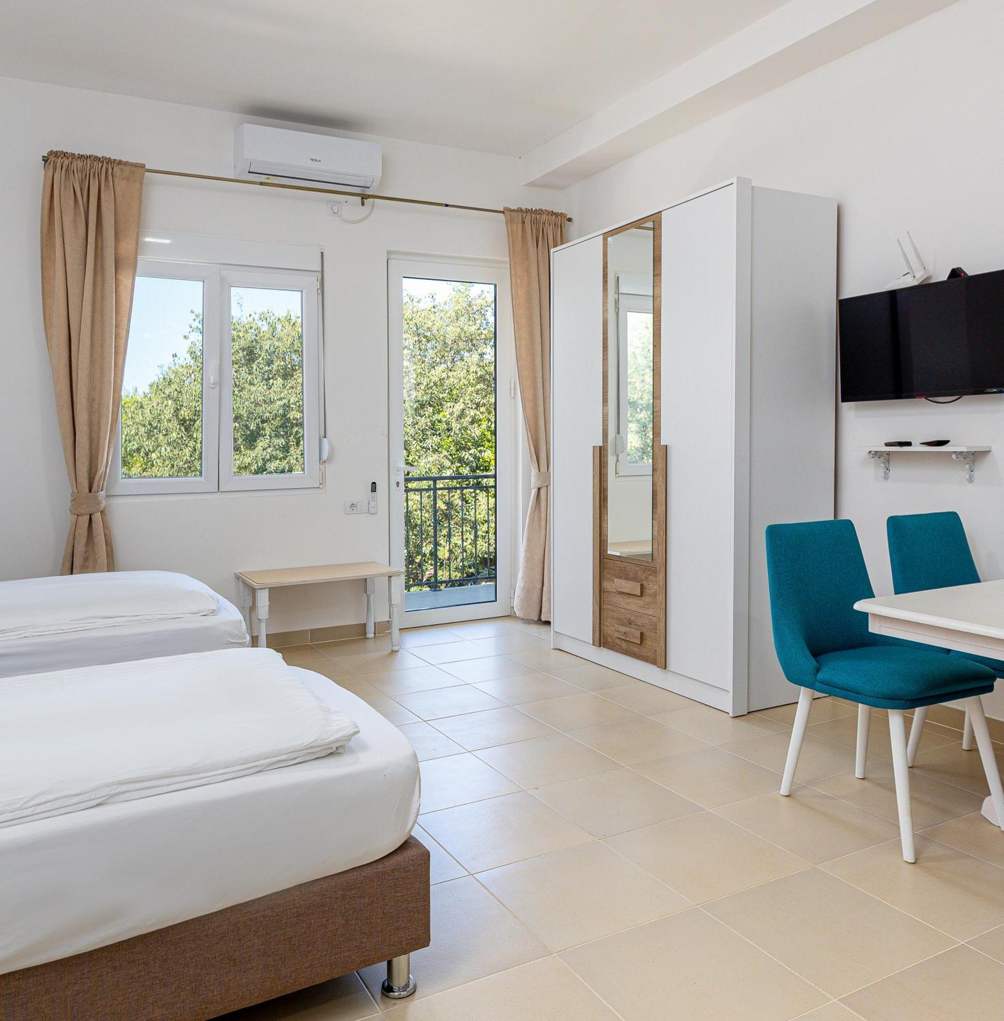 Apartments Lustica Radovici Bilik gambar