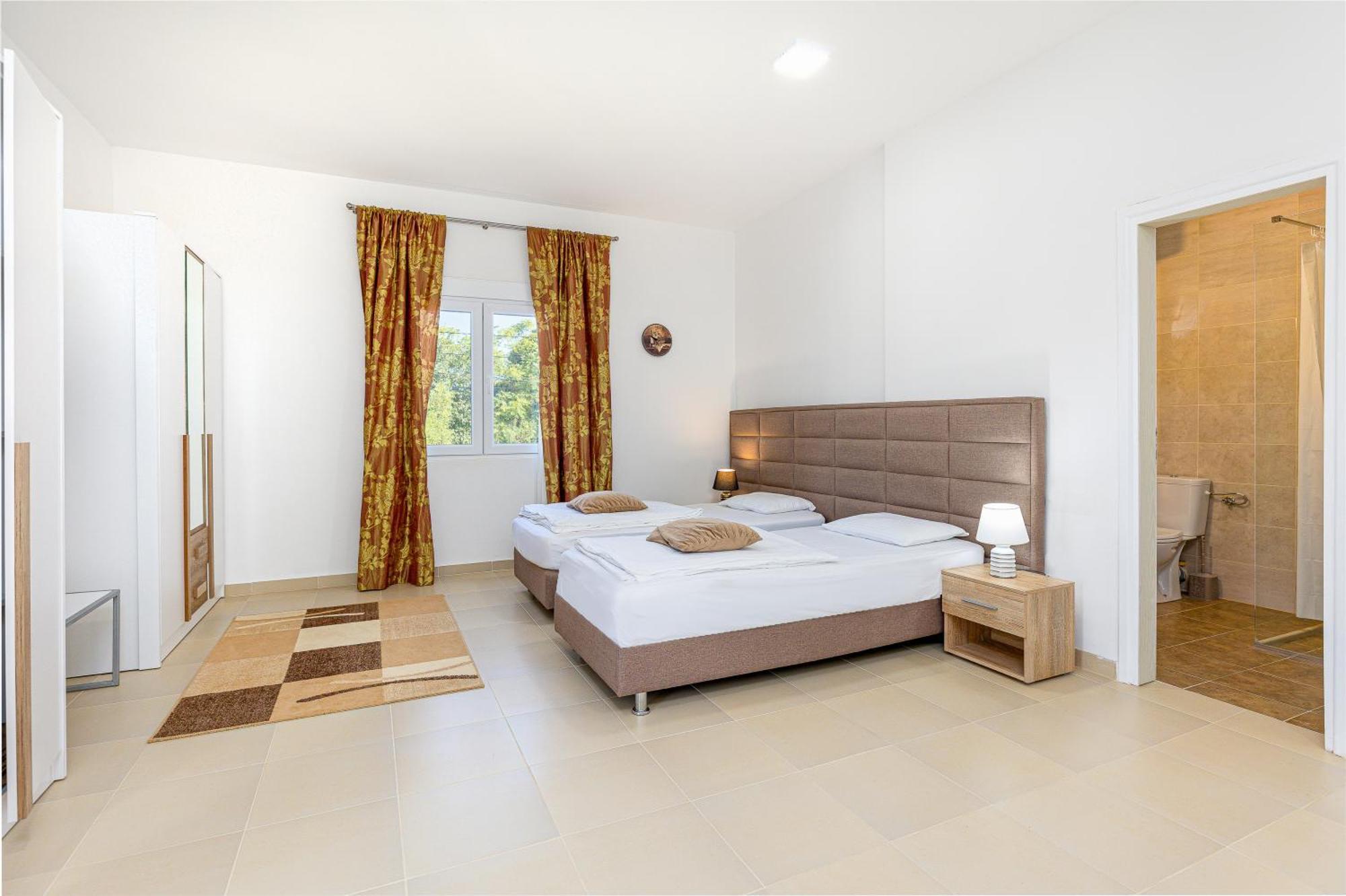 Apartments Lustica Radovici Bilik gambar