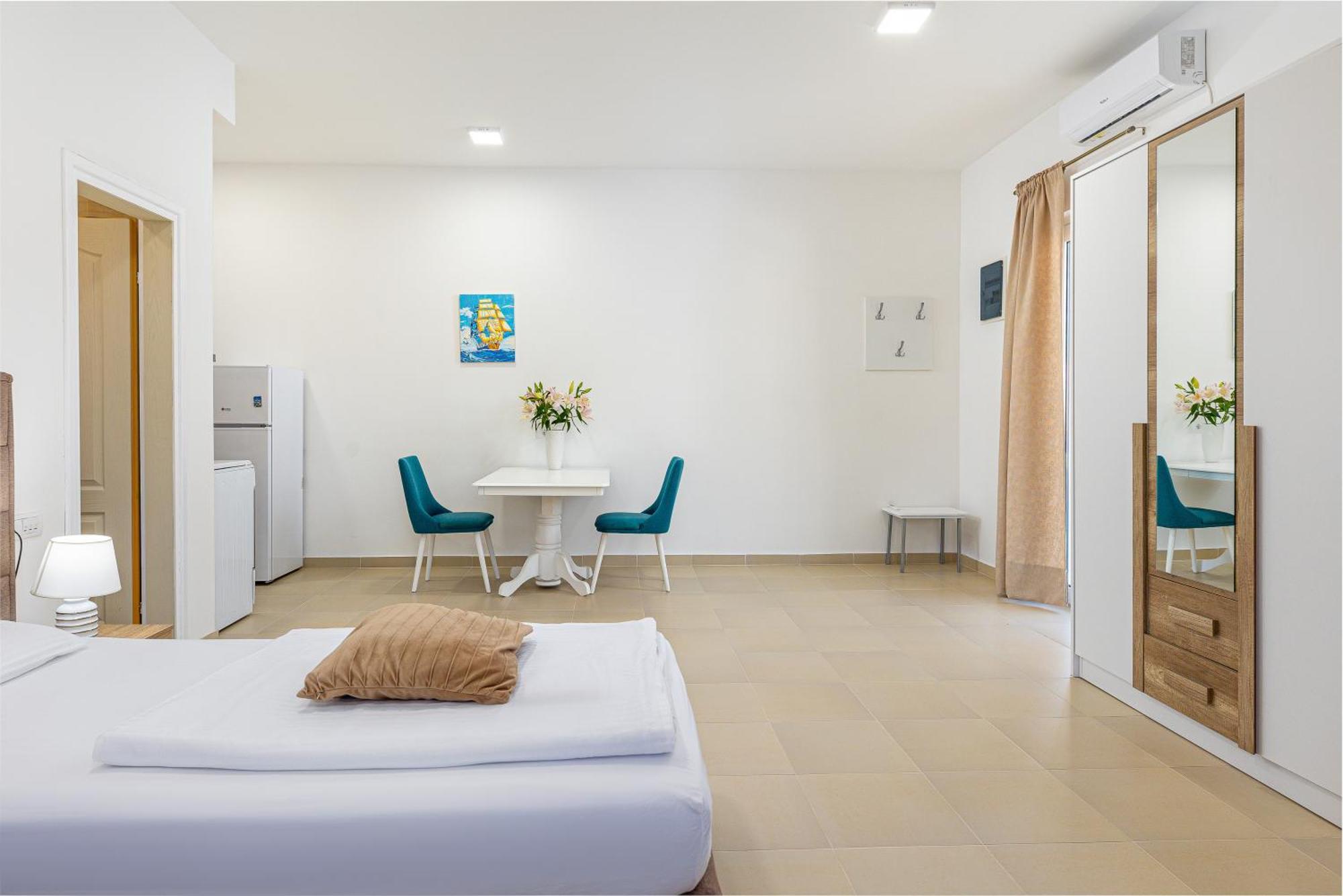 Apartments Lustica Radovici Bilik gambar