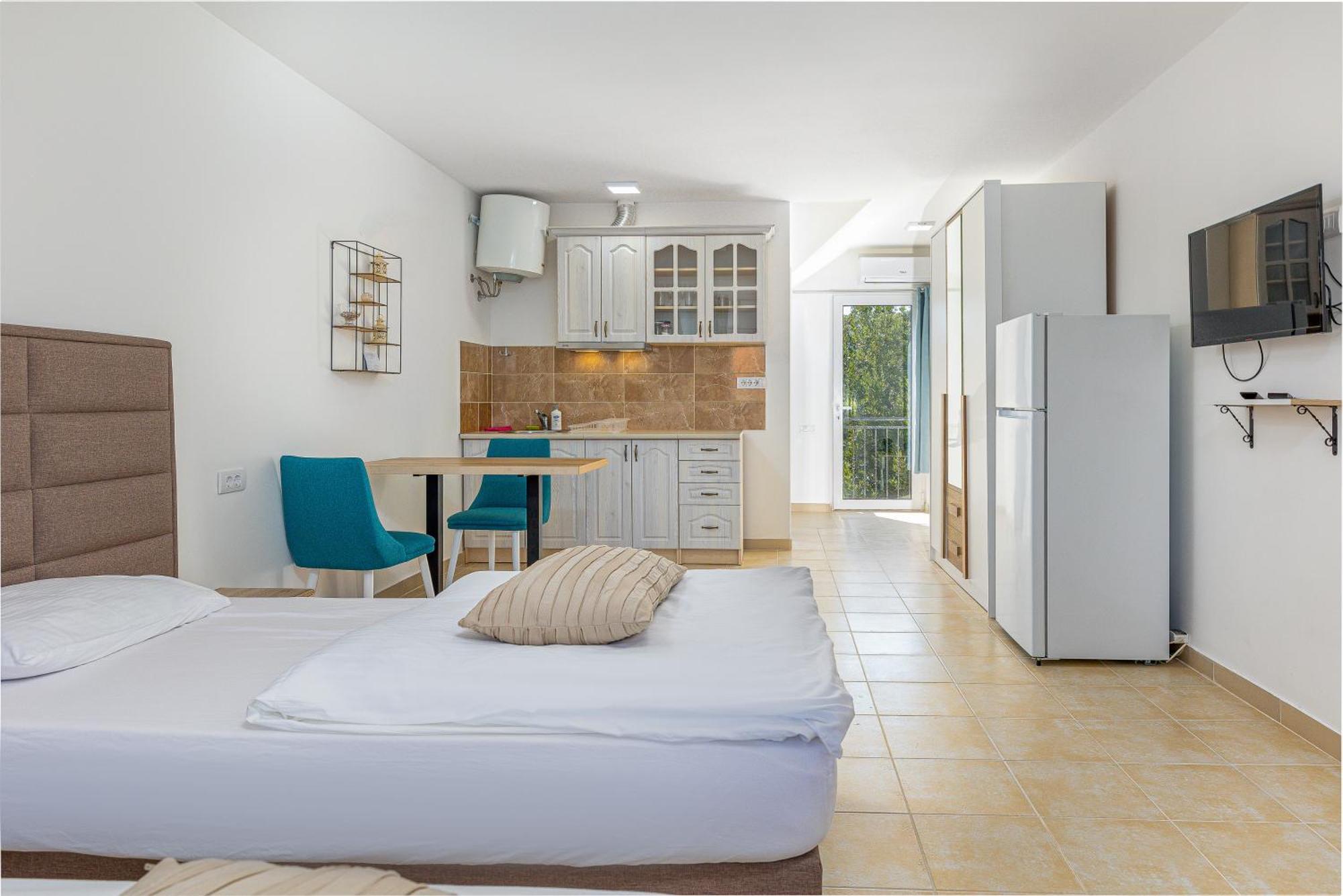 Apartments Lustica Radovici Bilik gambar