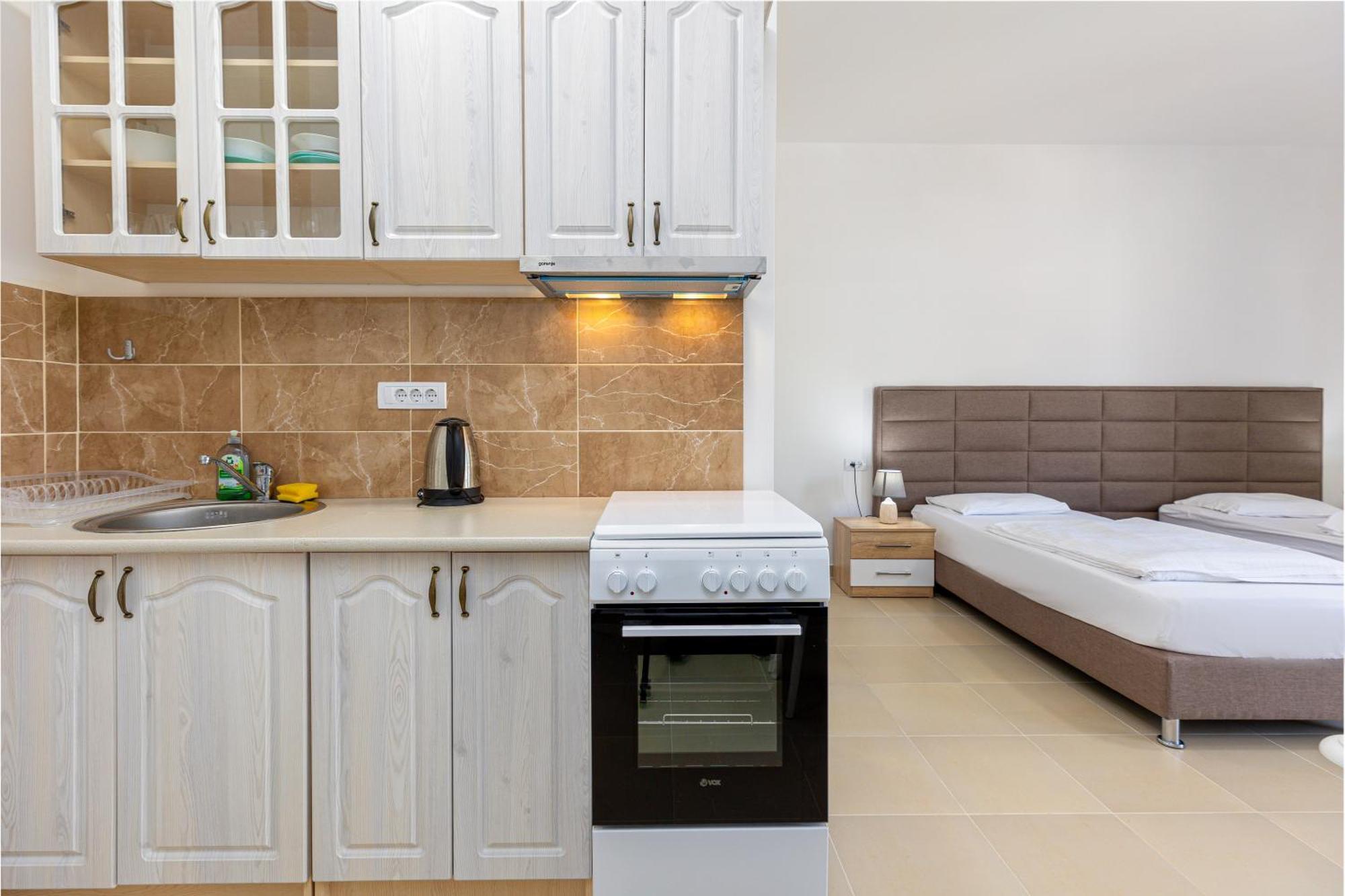 Apartments Lustica Radovici Bilik gambar