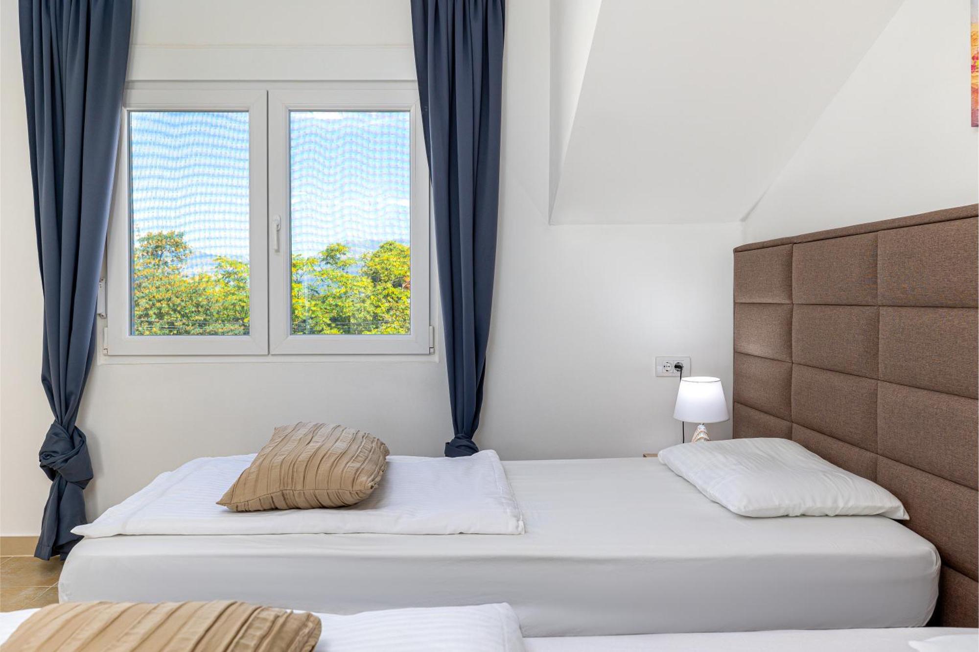 Apartments Lustica Radovici Bilik gambar