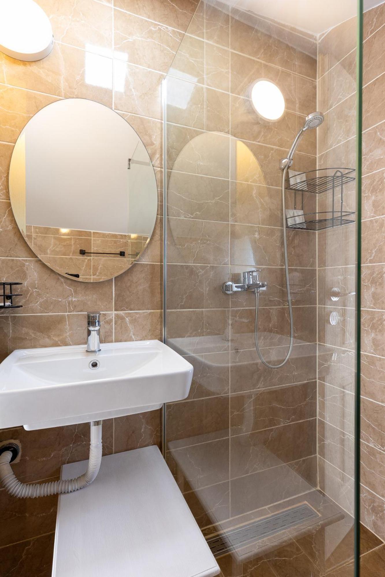 Apartments Lustica Radovici Bilik gambar