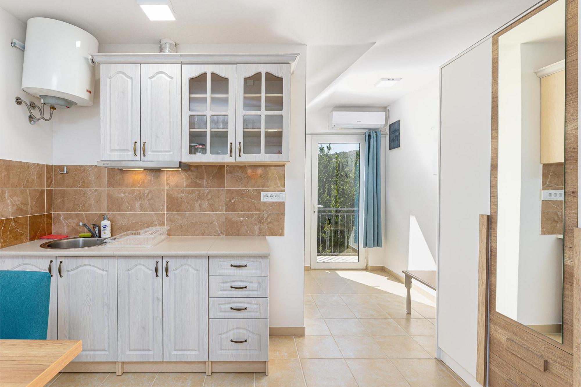 Apartments Lustica Radovici Bilik gambar