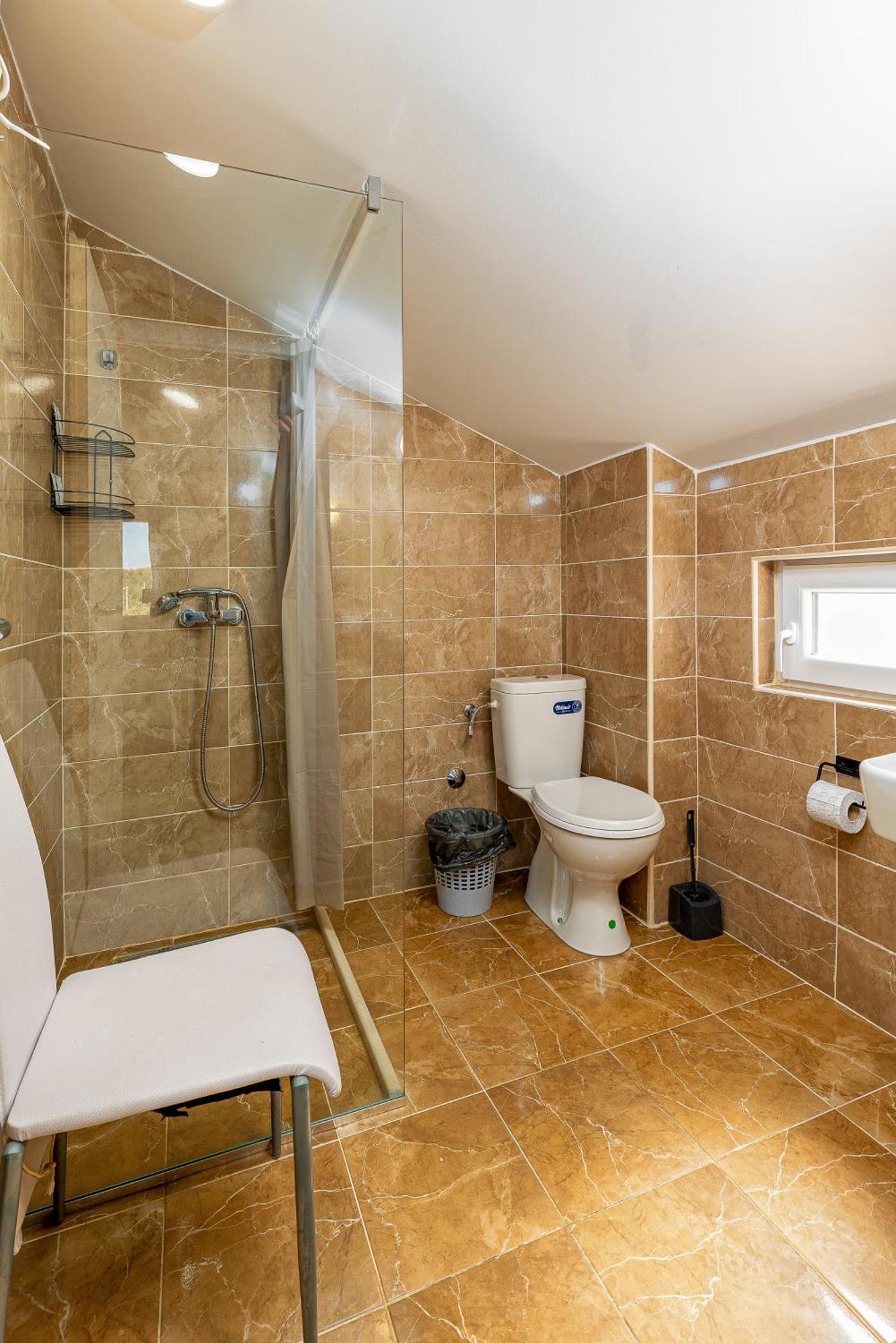 Apartments Lustica Radovici Bilik gambar